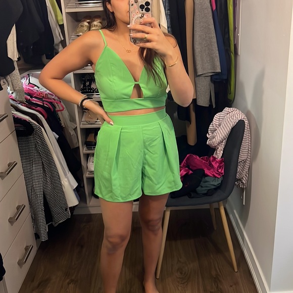 Green matching outfit - Picture 2 of 3